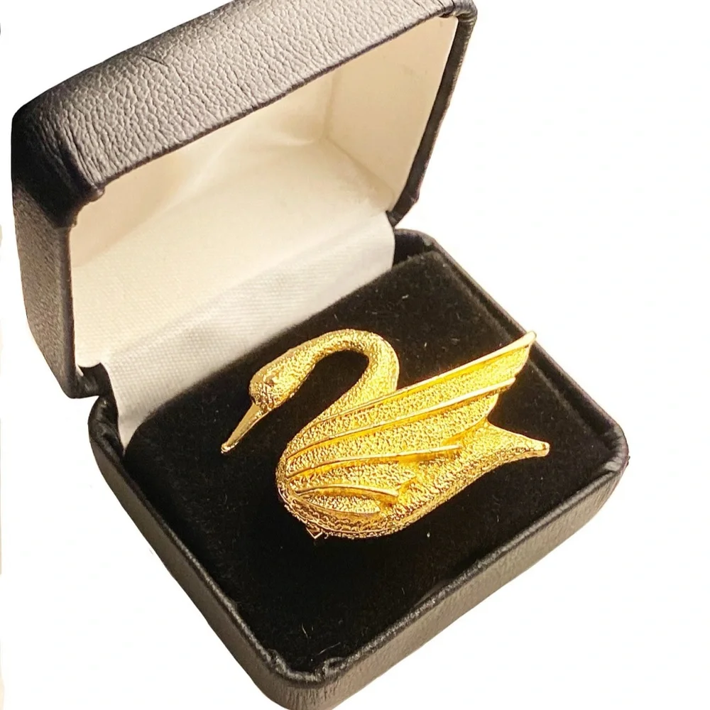 Dubarry Fifth Avenue Gold Swan Brooch Vintage Goldtone Bird Pin
